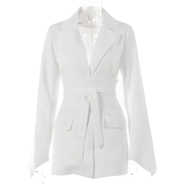 Blazer de mujer con cinturón: corte elegante y estilo versátil