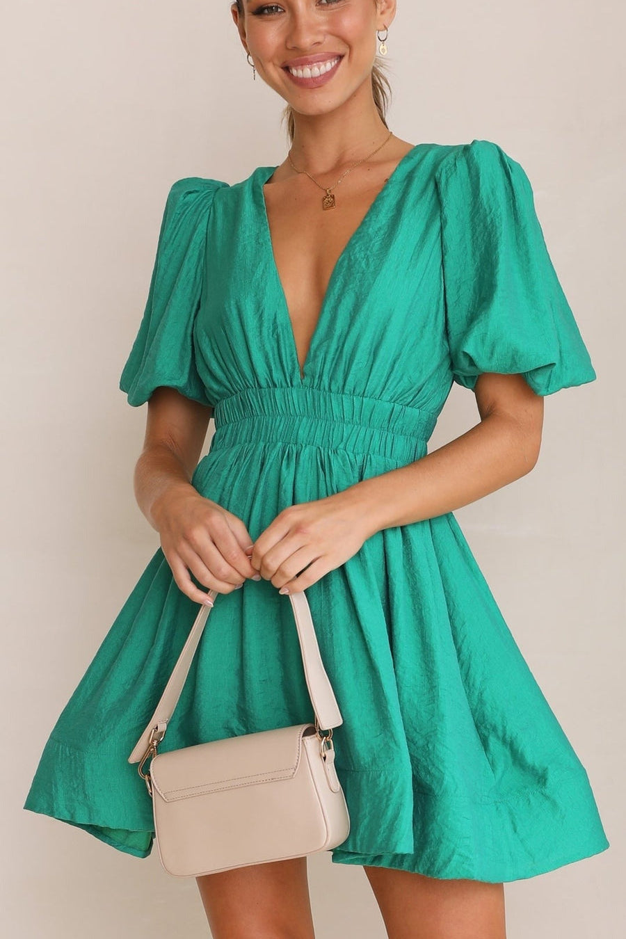 Minivestido elegante y de corte fluido
