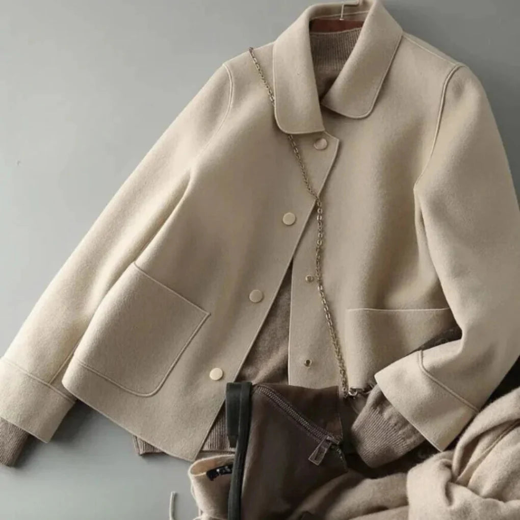 Chaqueta de Invierno con Botones para Mujeres – Capa Cálida con Atractivo para Todas las Estaciones