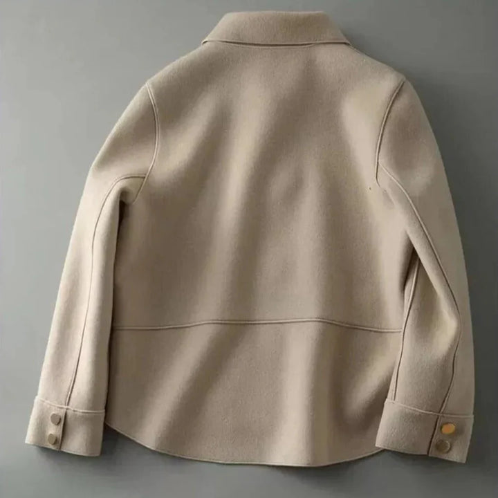 Chaqueta de Invierno con Botones para Mujeres – Capa Cálida con Atractivo para Todas las Estaciones