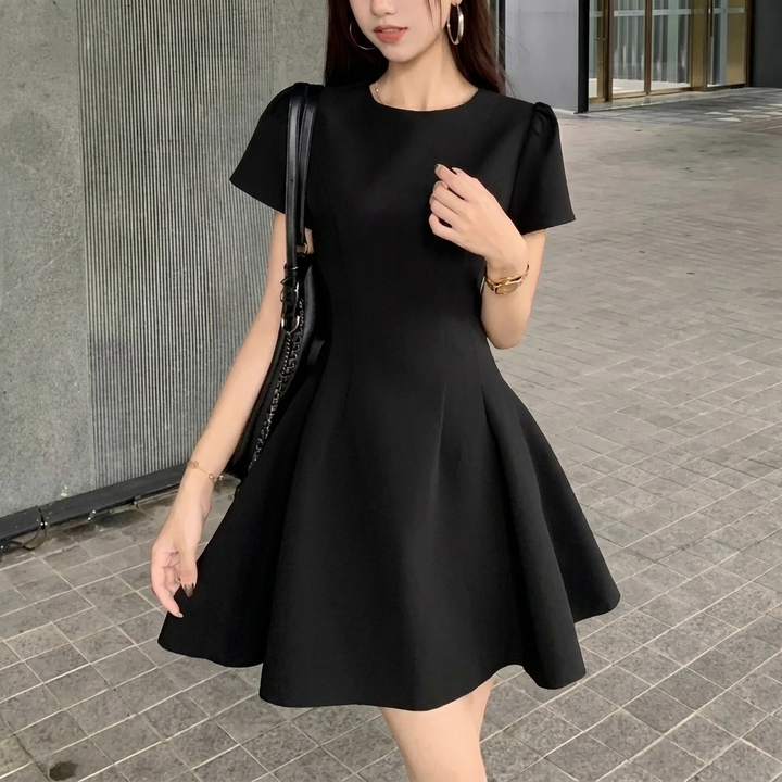 Vestido Corto Elegante de Manga Corta que Hace que las Figuras Pequeñas Luzcan Más Altas