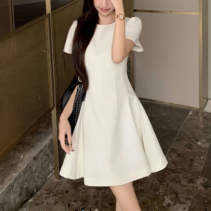 Vestido Corto Elegante de Manga Corta que Hace que las Figuras Pequeñas Luzcan Más Altas