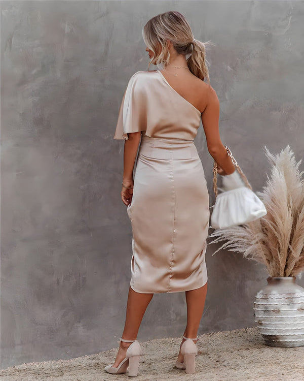 Vestido midi de satén con diseño de un solo hombro y elegantes volantes
