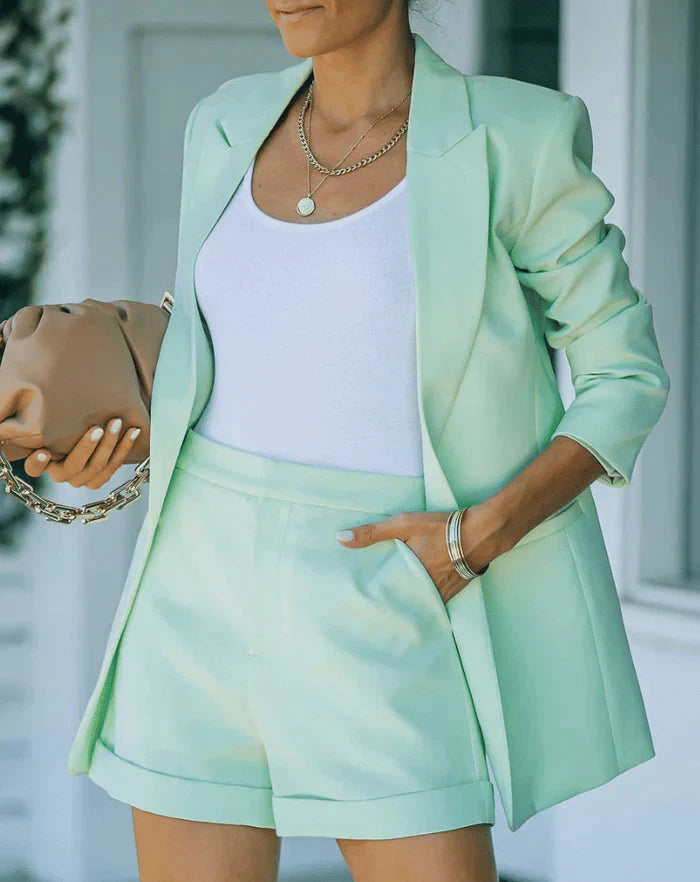 Conjunto de blazer y pantalones cortos chic para mujer